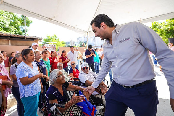 VECINOS Y ALCALDE DE REYNOSA DAN BANDERAZO A OBRA DE DRENAJE EN LA NARCISO MENDOZA