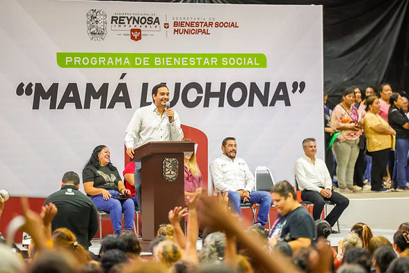 ENTREGO CARLOS PEÑA ORTIZ APOYOS DE “MAMÁ LUCHONA” ACOMPAÑADO POR LA SENADORA MAKI ORTIZ”
