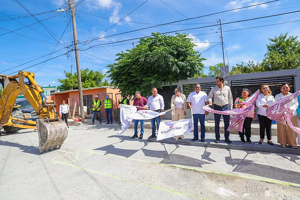 VECINOS Y ALCALDE DE REYNOSA DAN BANDERAZO A OBRA DE DRENAJE EN LA NARCISO MENDOZA