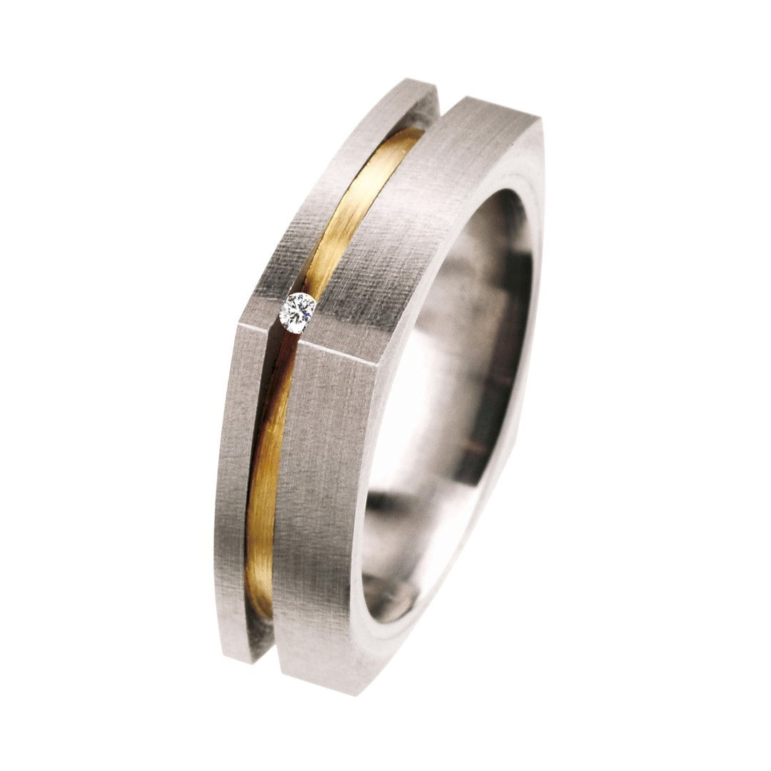 Ring aus Silber bzw. Stahl