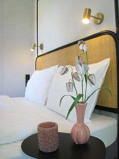 luxe-suite-met-tweepersoons-bed-en-veel-kastruimte
