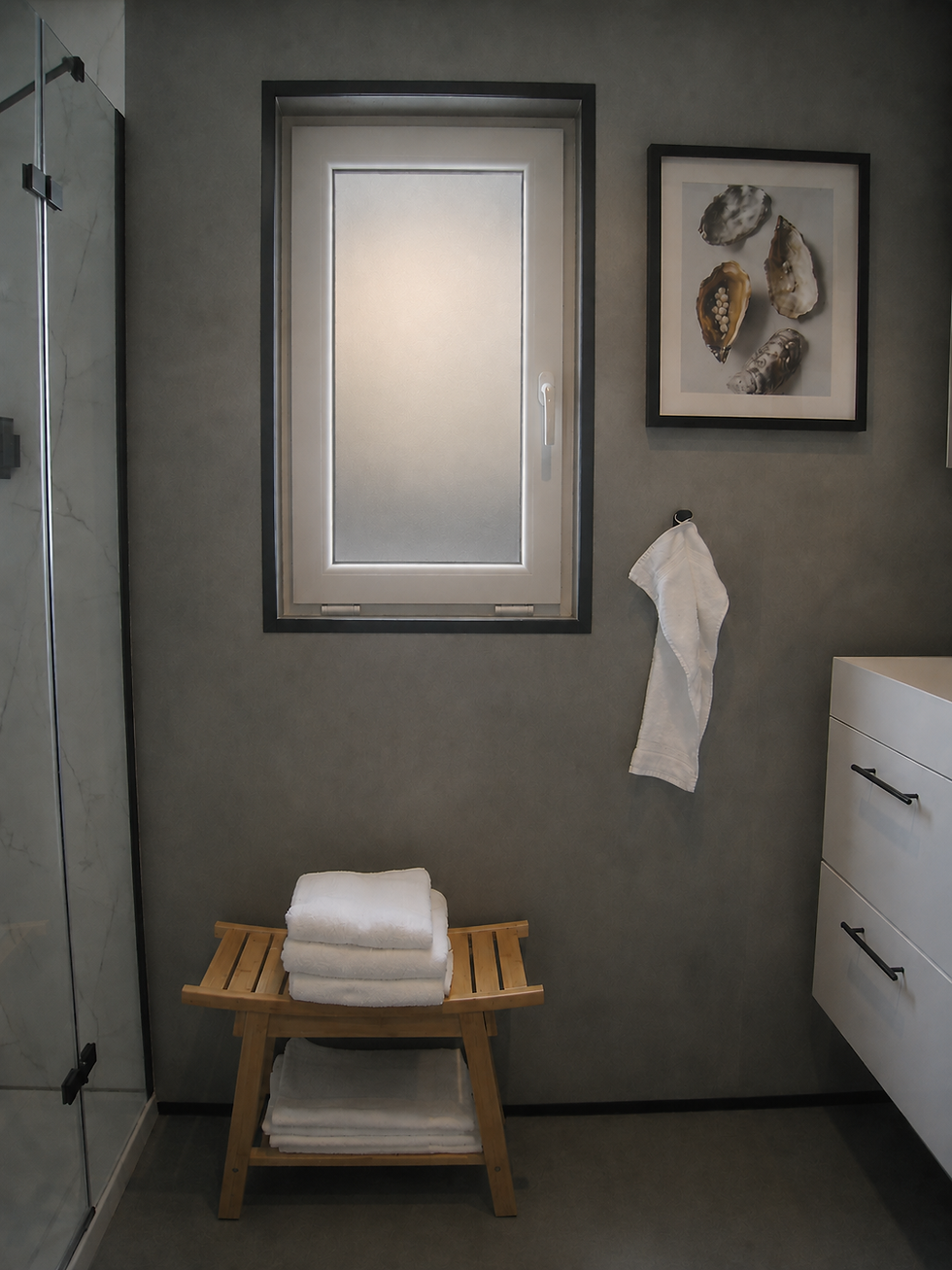 Moderne-luxe-badkamer-met-regendouche