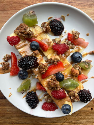 BREAKFAST BANANA SPLITS 
