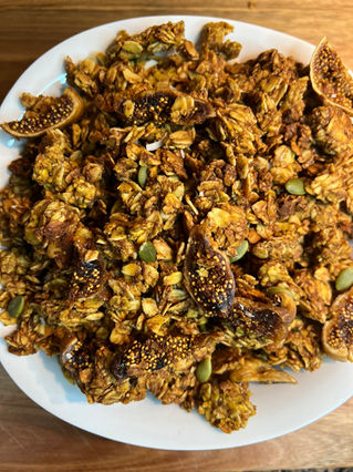 BEST PUMPKIN SPICE AND FIG GRANOLA