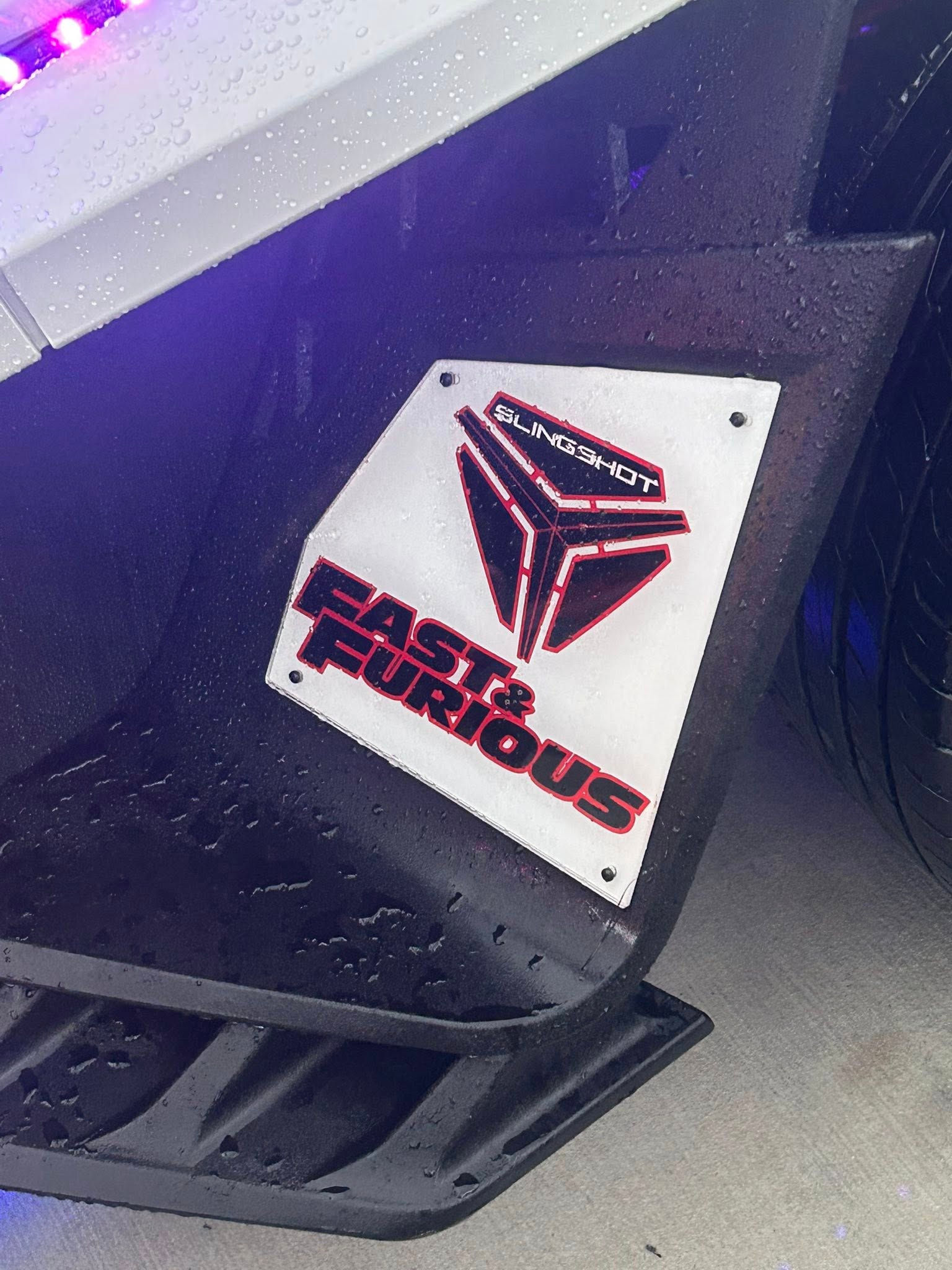 2015-2016 Center Fender Trim