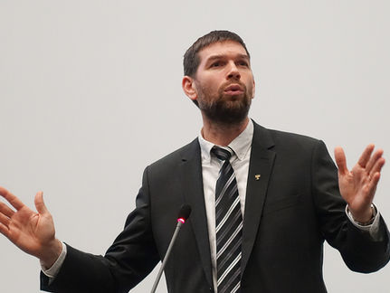 Anklager blev til håndslag i skelsættende dokument