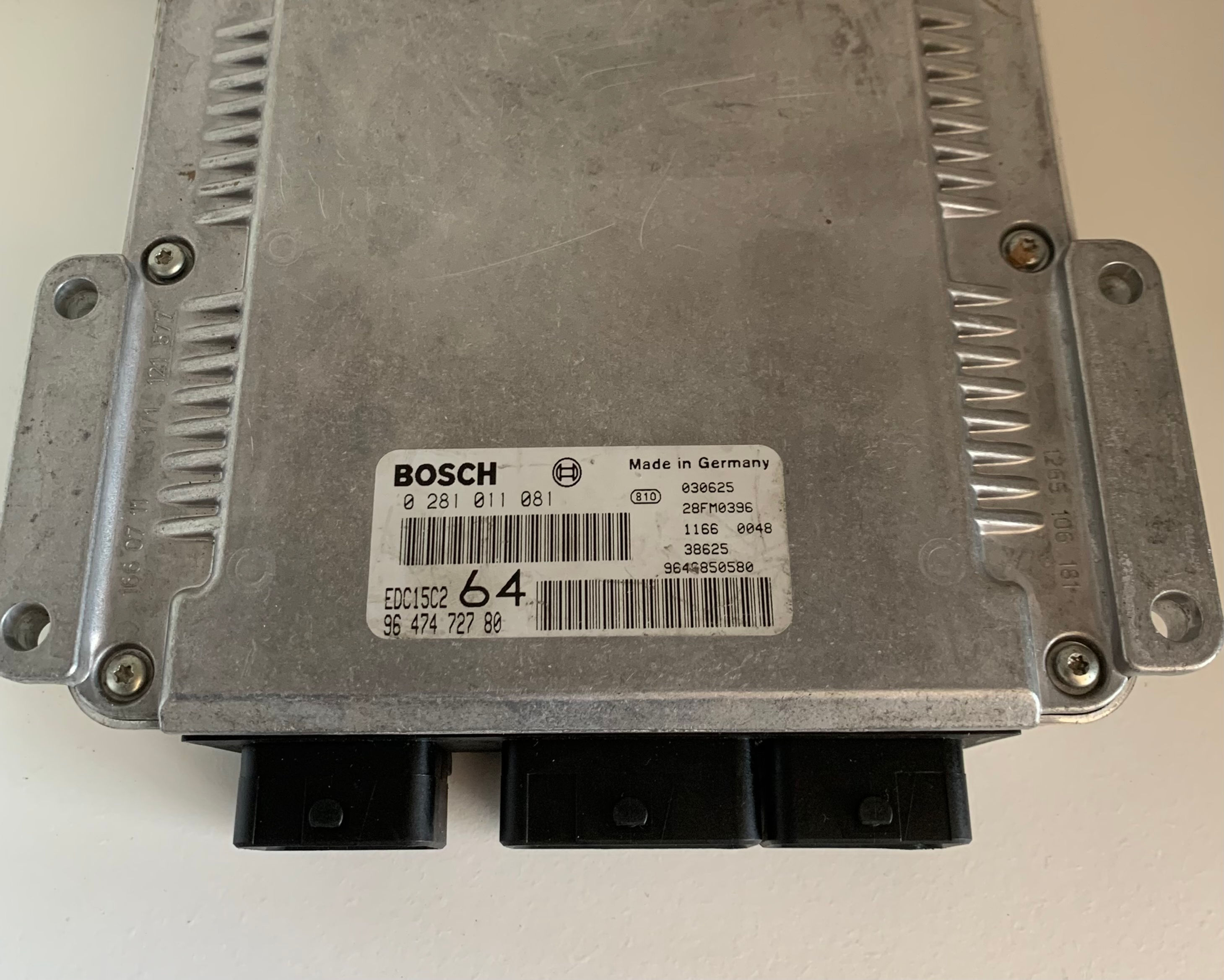 Calculateur moteur Peugeot Citroen, 0281011081, 9647472780, EDC15C2