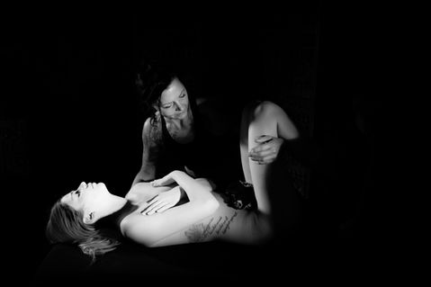 Willkommen bei Die Oase in Graz, Steiermark! Genieße eine erholsame Auszeit mit unserer Lomi Nui Massage und tauche ein in die Welt des Sound Healing und Bodywork. Erfahre ganzheitliche Behandlungen, die Körper, Geist und Seele in Einklang bringen. Entdecke Deine Oase der Entspannung und lass den Alltagsstress hinter Dir. Vereinbare noch heute Deinen Termin für pure Erholung.

#Entspannungsmassage
#Massagebehandlung
#Massagepraxis
#SoundHealing
#Klangtherapie
#Klangmassage
#Klangmeditation
#Bodywork
#Körperarbeit
#CranioSacraleTiefenentspannung
#HolistischesKörperpulsing