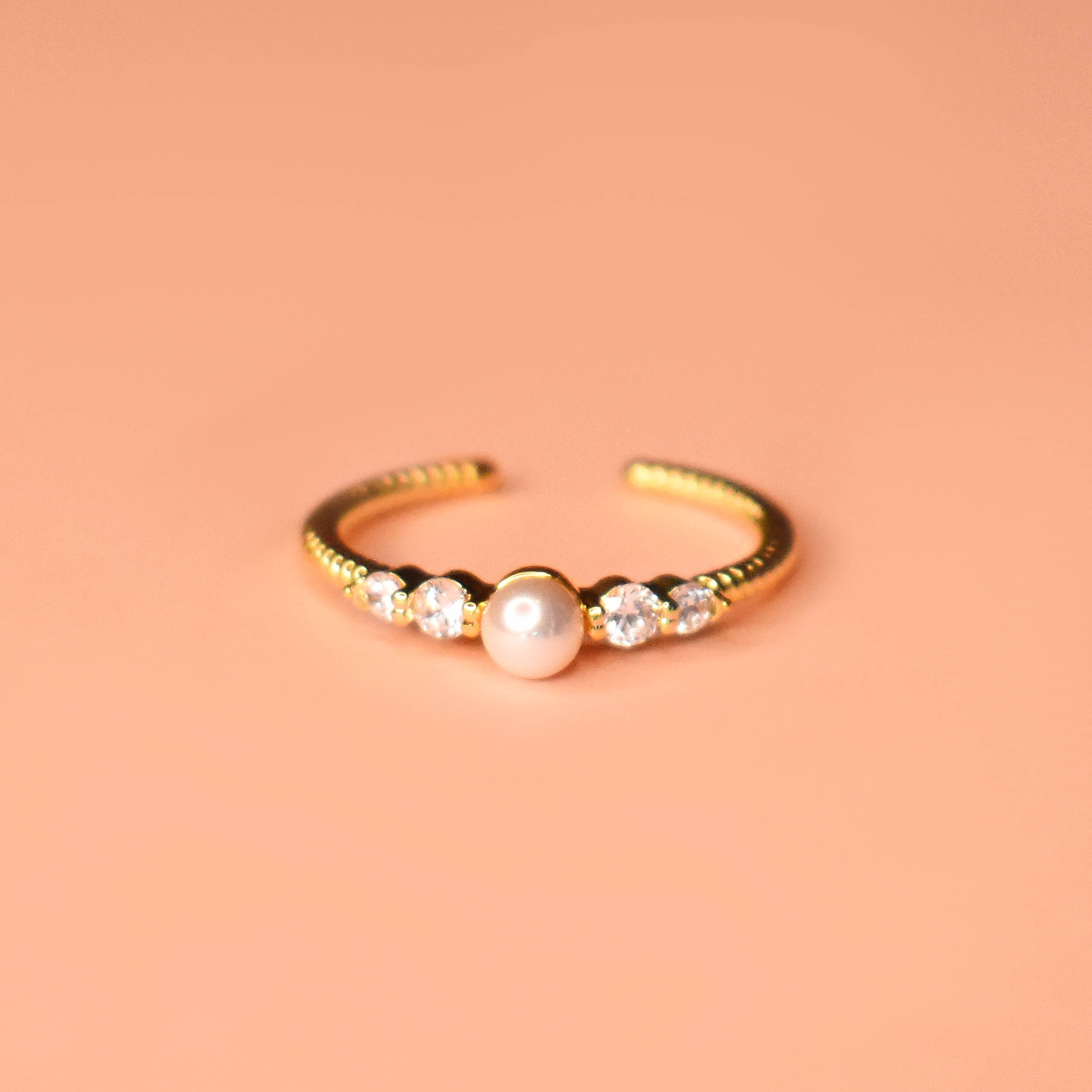 Anillo perla con cristales ajustable 