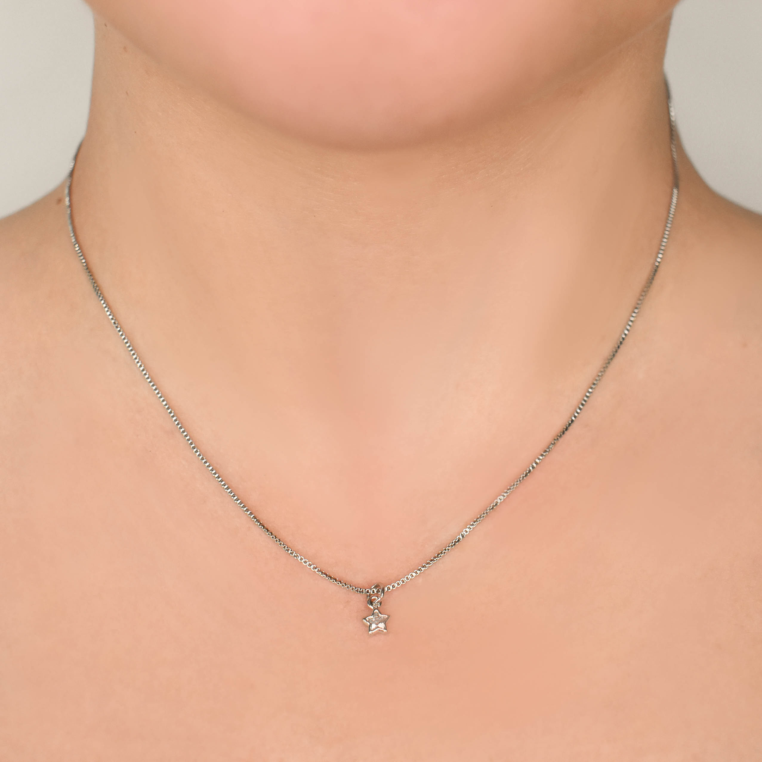 Collar estrella plateada 