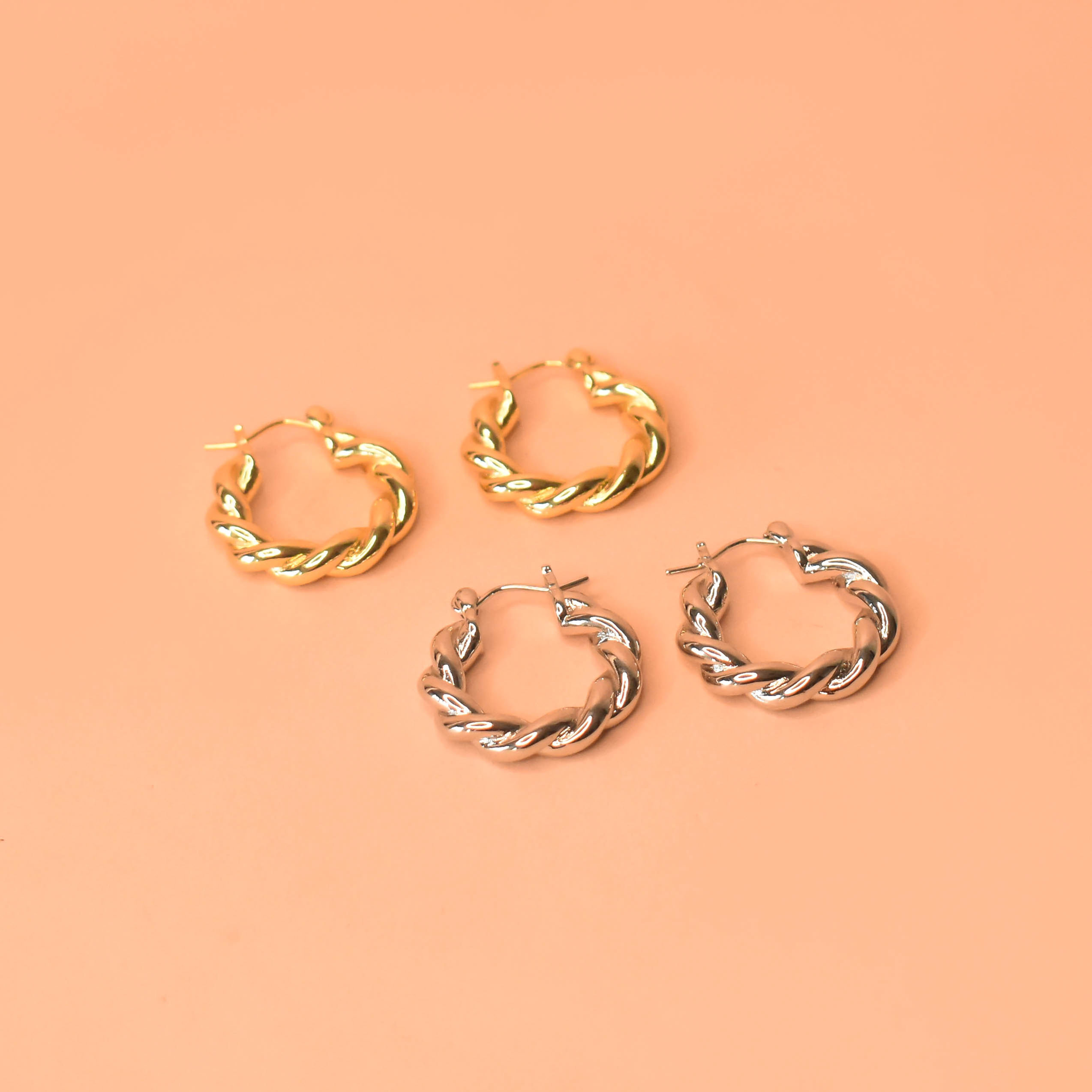 Arracadas torcidas medianas 