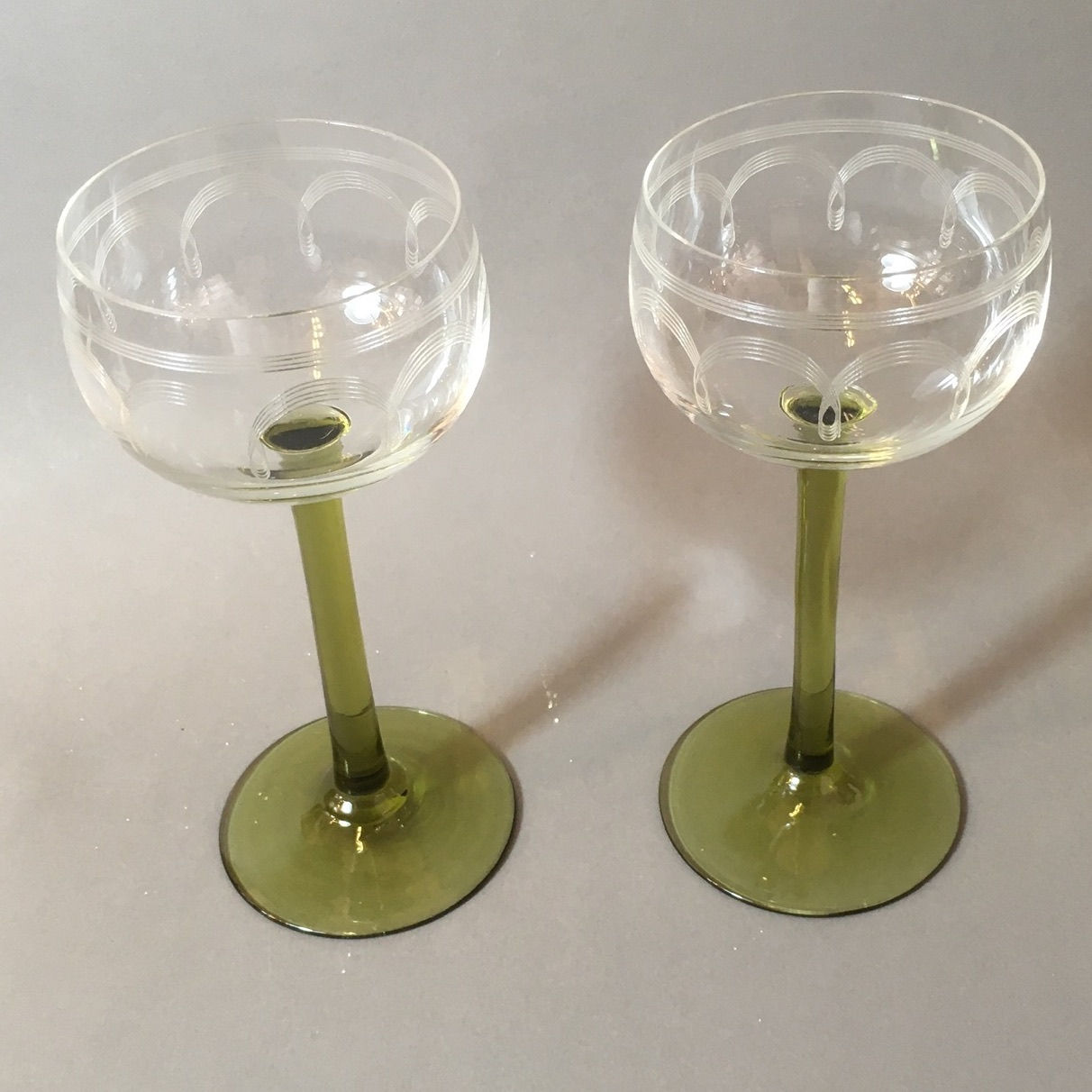 Paar Jugendstil Weingläser Wellenschliff graviert um 1910