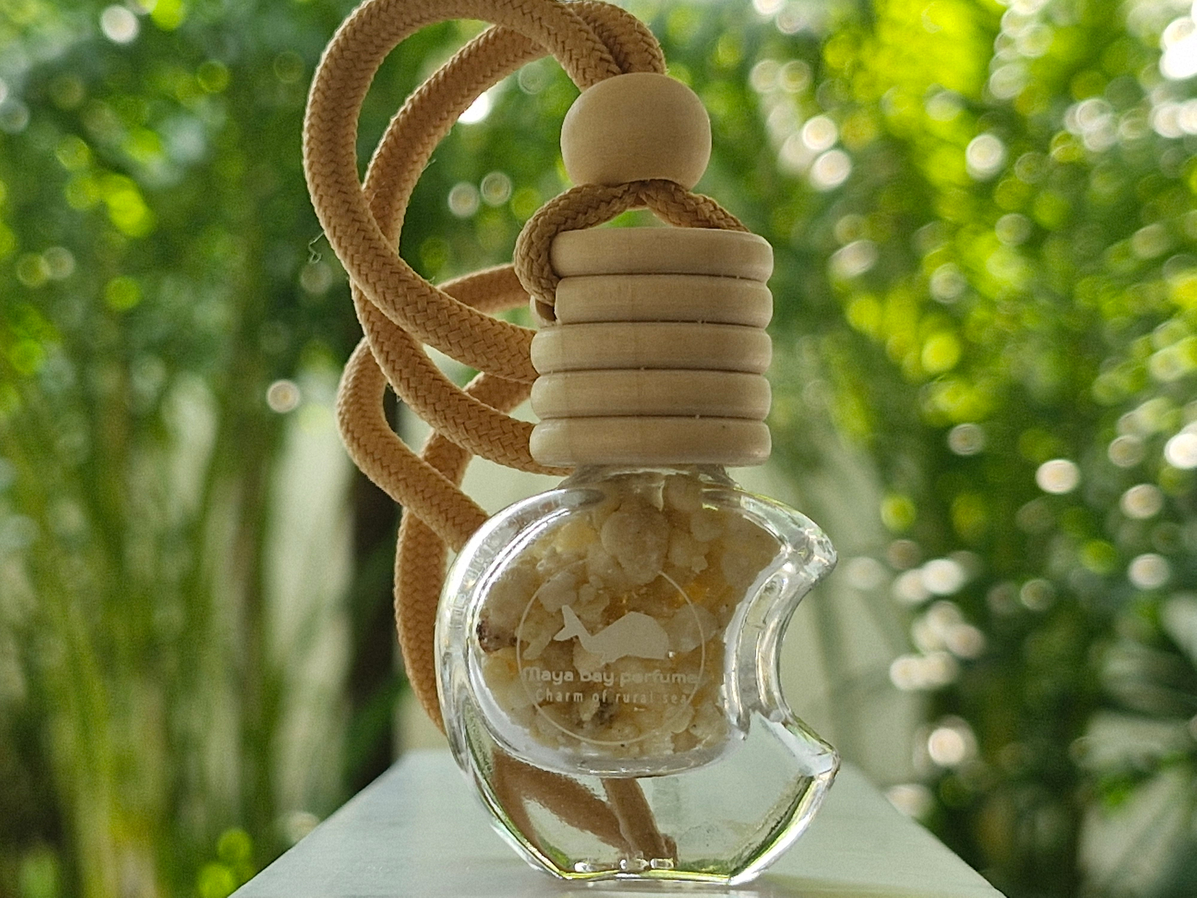 Ambergris 1.5 Gram in a bottle of apple