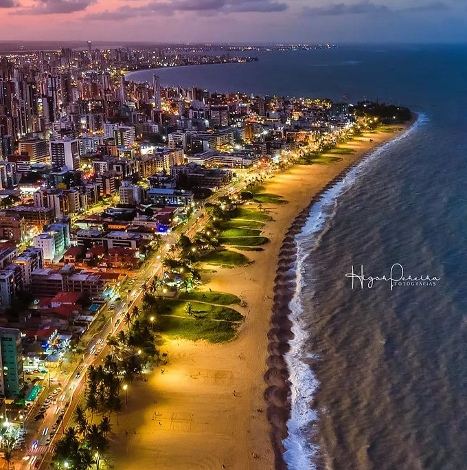 vista da praia de tambaú a noite
