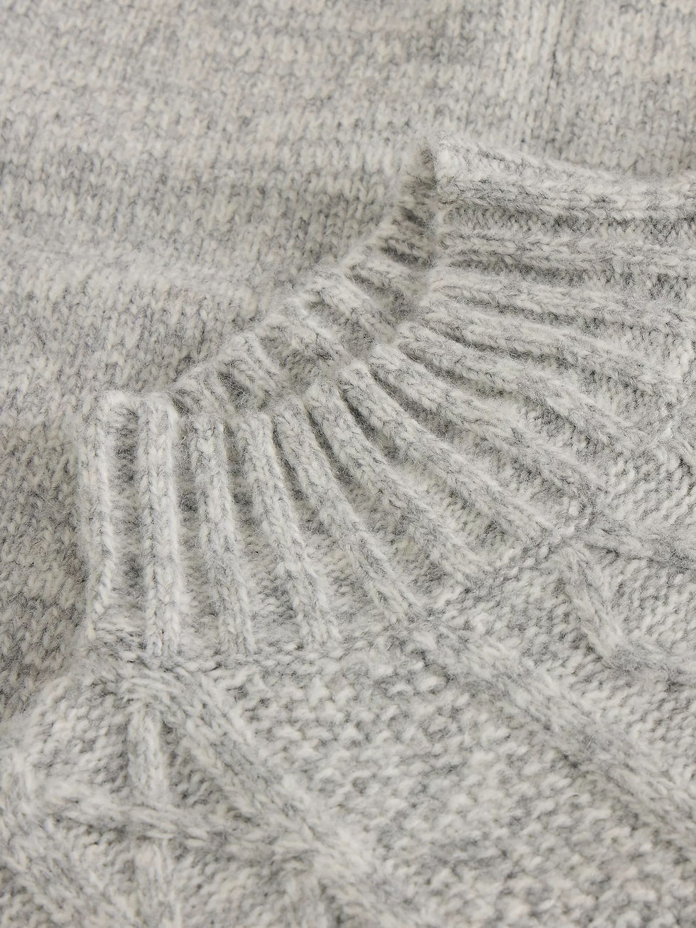 Miniature : PONCHO À POINTS TRANCHÉS en GRIS CLAIR