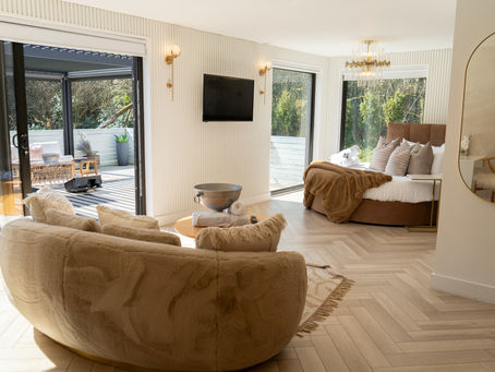 Weekend Getaways Near London: Why Couples Are Swapping Hotels for Cabins