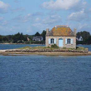 Saint-Cado … emblématique maison aux volets bleus !