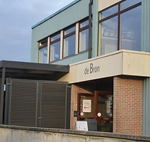 vooraanzicht de bron.jpg