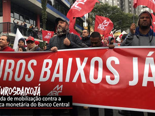 Trabalhadores pedem o fim dos juros altos no Brasil