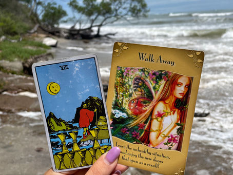 The Traveling Tarotist : Discovering Depths