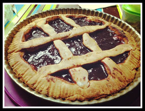 Crostata con confettura di ciliegie