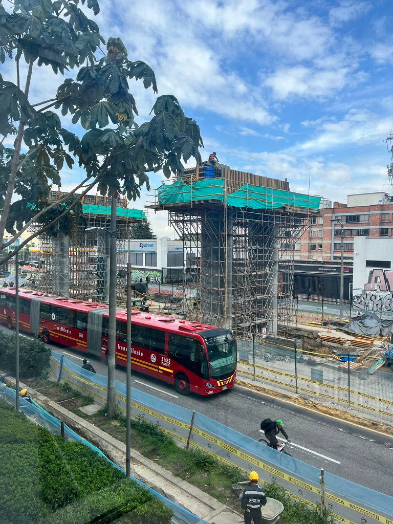 Andamios y formaleta viaducto metro de bogota
