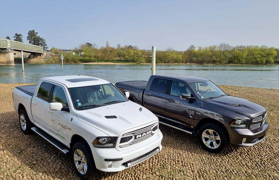 les 2 Dodge Ram de Broyer Solutions Transports