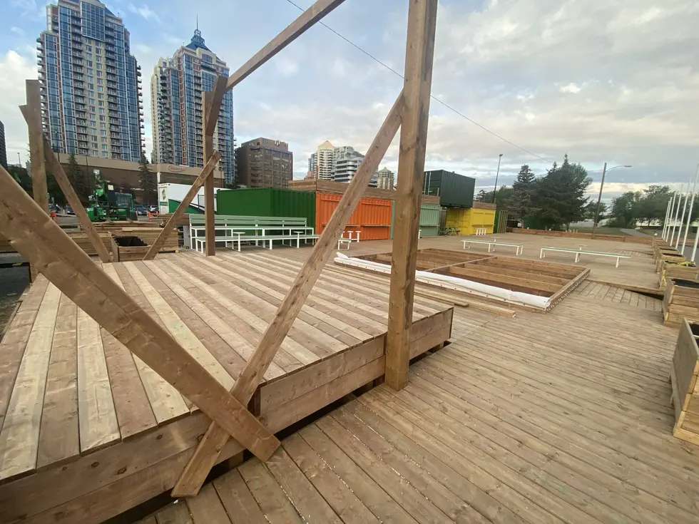 White pergola painted for live music stage at River Café in downtown Calgary.
Outdoor pergola freshly painted white for River CafĂ©âs live performance area.
Exterior wood pergola painted white as part of River CafĂ©âs outdoor renovation project.