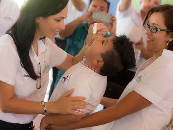 INAUGURA LAURA FERNÁNDEZ LA TERCERA SEMANA NACIONAL DE SALUD