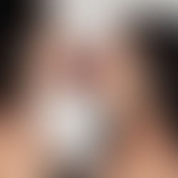 Foto Seksi Kourtney Kardashian & Megan Fox di Kampanye SKIMS