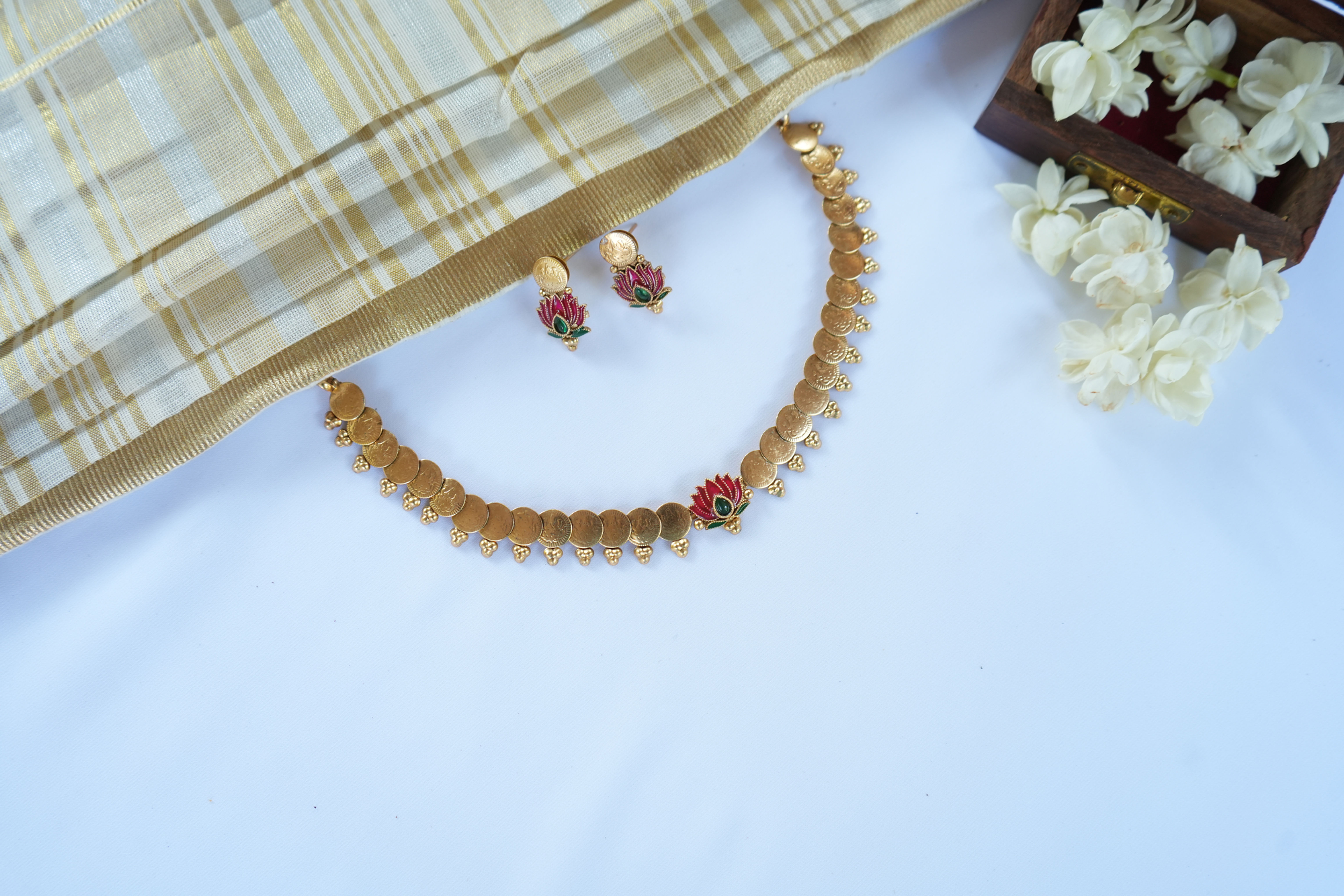 Lotus Choker