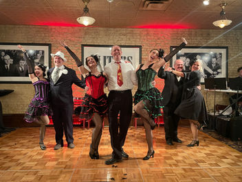 Cast singing about Chicago mob history.