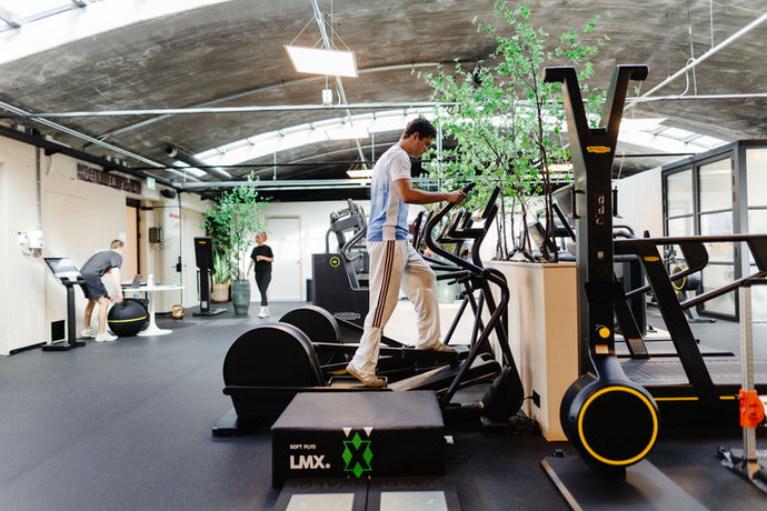 Cardio- en krachttraining op Technogym apparatuur bij 201FitLab Haarlem.