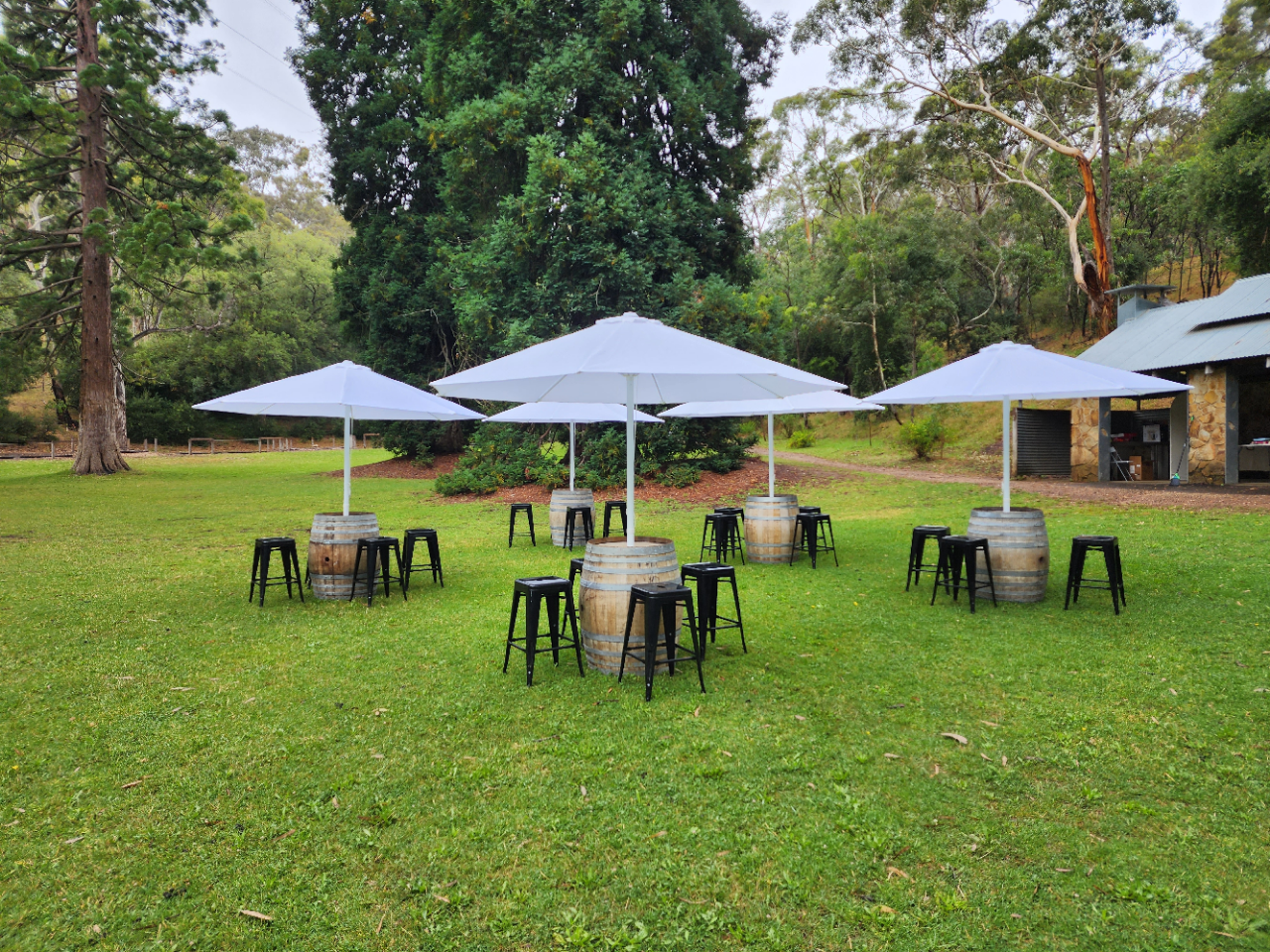 Barrel Umbrella & 4 Stool Set