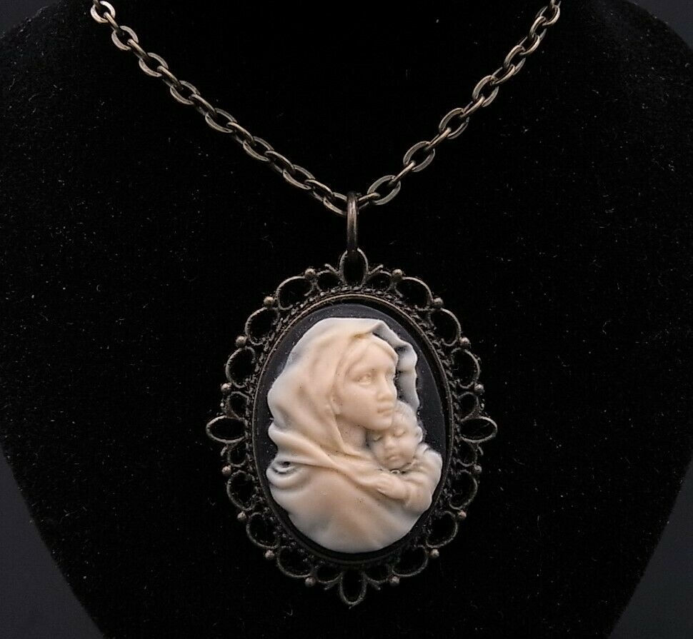 Collana con ciondolo cammeo Vergine Maria e Gesù Bambino in stile vintage da 24"