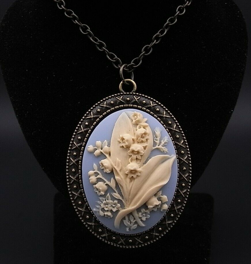 Collana con pendente cammeo Lily of the Valley da 24 pollici