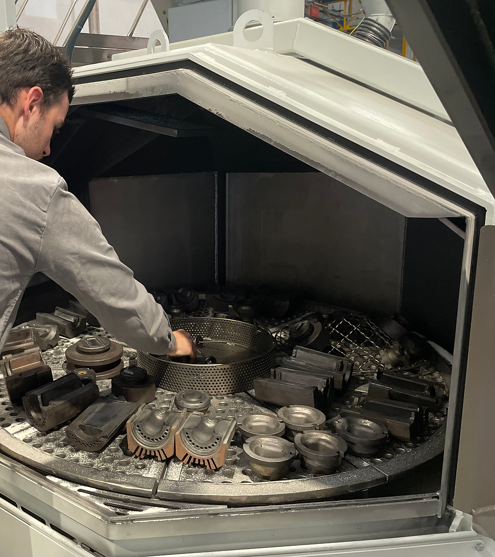 How to load moulds into the blaster cleaning machine