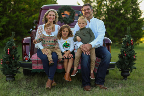 Candice Coffey Photography- Christmas Vintage Truck Family Portraits.