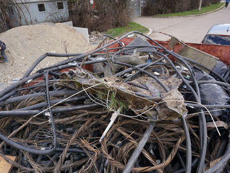 2 kontejnery - společně jsme uklidili Záštěpí