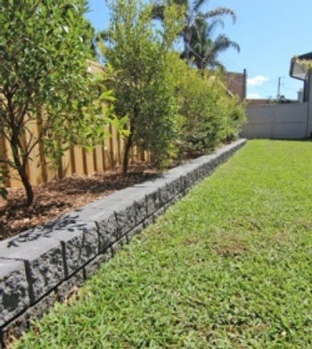 Enhance-your-backyard-with-garden-edging