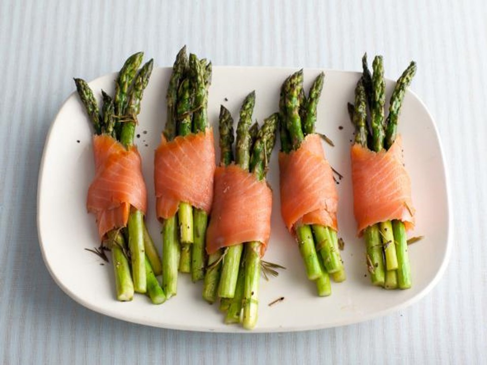 Smoked Salmon Wrapped Asparagus | bssp