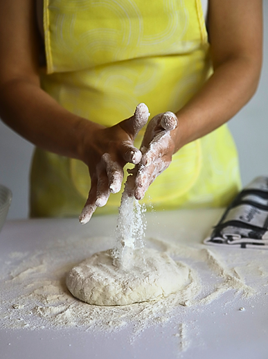 Pâte à pain travaillé à la main