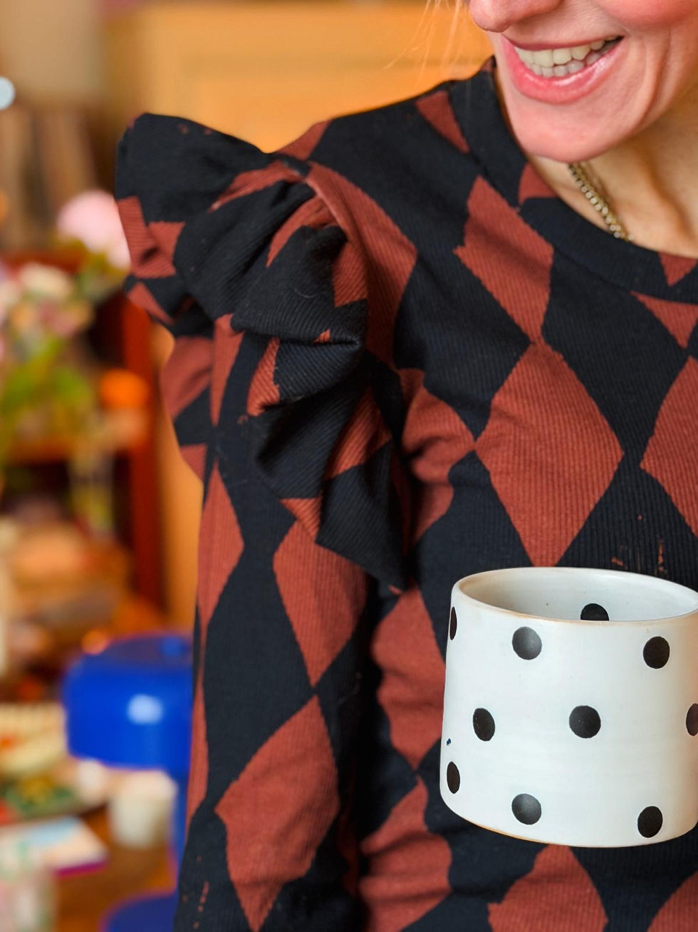 Miniaturbild: Longsleeve mit Rüschen aus Rippjersey "HARLEKIN" zartbitter