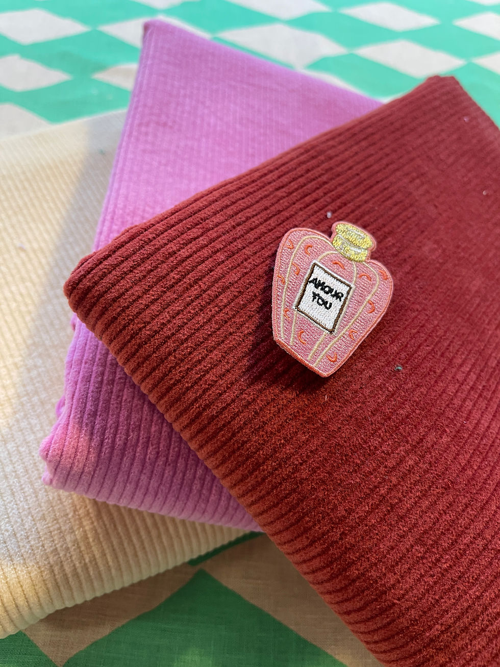 Miniaturbild: NÄHPAKET CORD Set PERFEKT MATCH & PARFUM bordeaux rosa vanille Patch