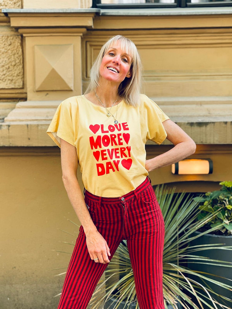 X-MAS Sale Gr.34-38 Shirt California "LOVE MORE EVERY DAY" vanillegelb ro