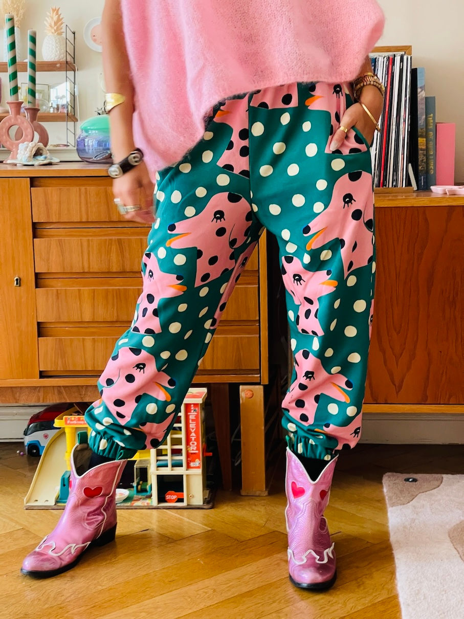 Miniaturbild: Sofort verschickbar Gr 36 Jogger Hose Coco "IGGY THE DOG"  grün rosa