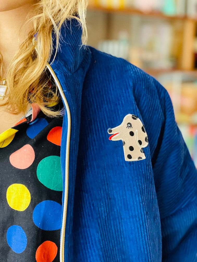 Miniaturbild: Gefütterte Übergangsjacke POLA aus Cord "IGGY BLUE" mit Stickpatch