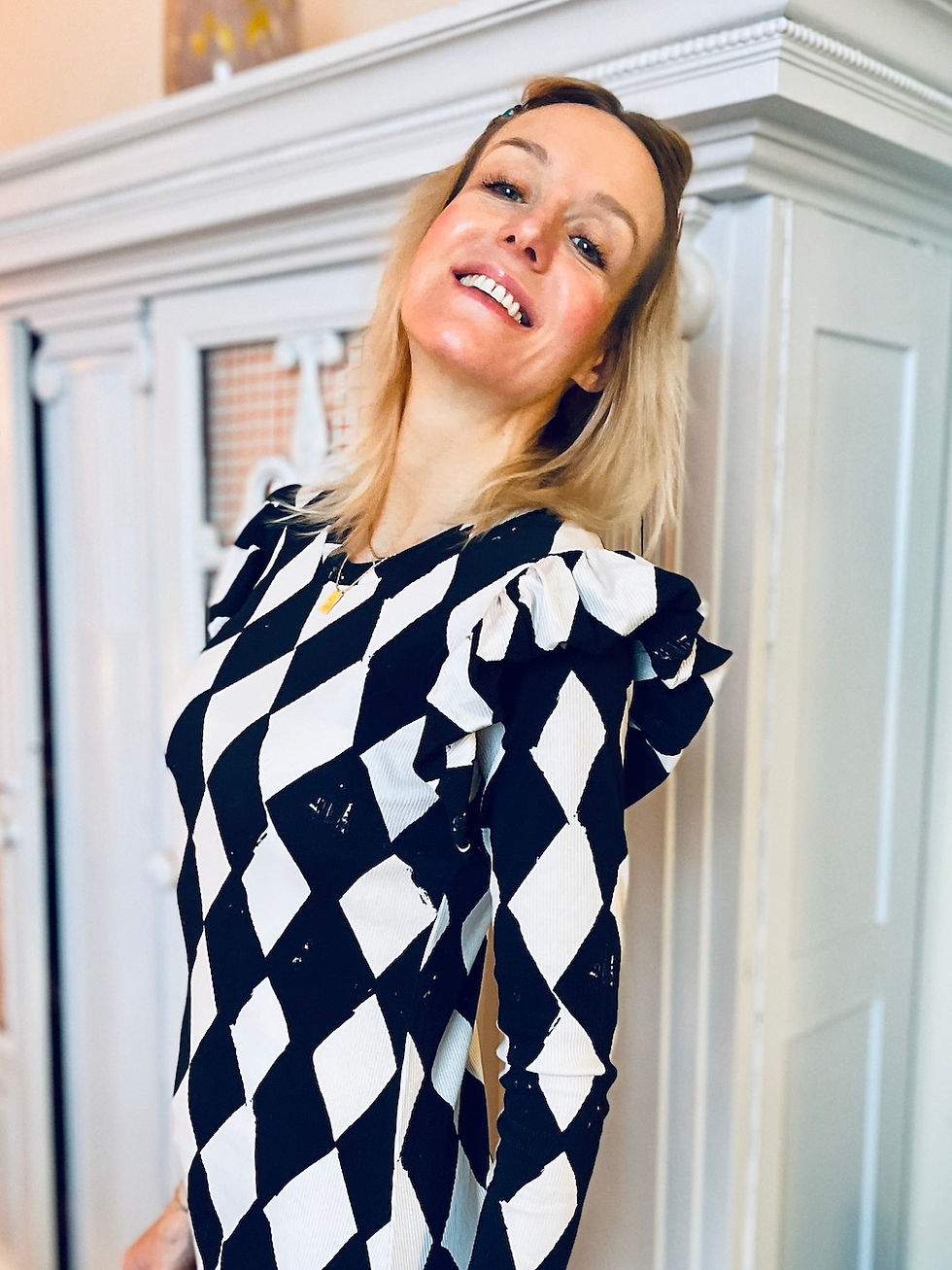 Miniaturbild: Enges Kleid mit Rüschen aus Rippjersey "HARLEKIN" schwarz