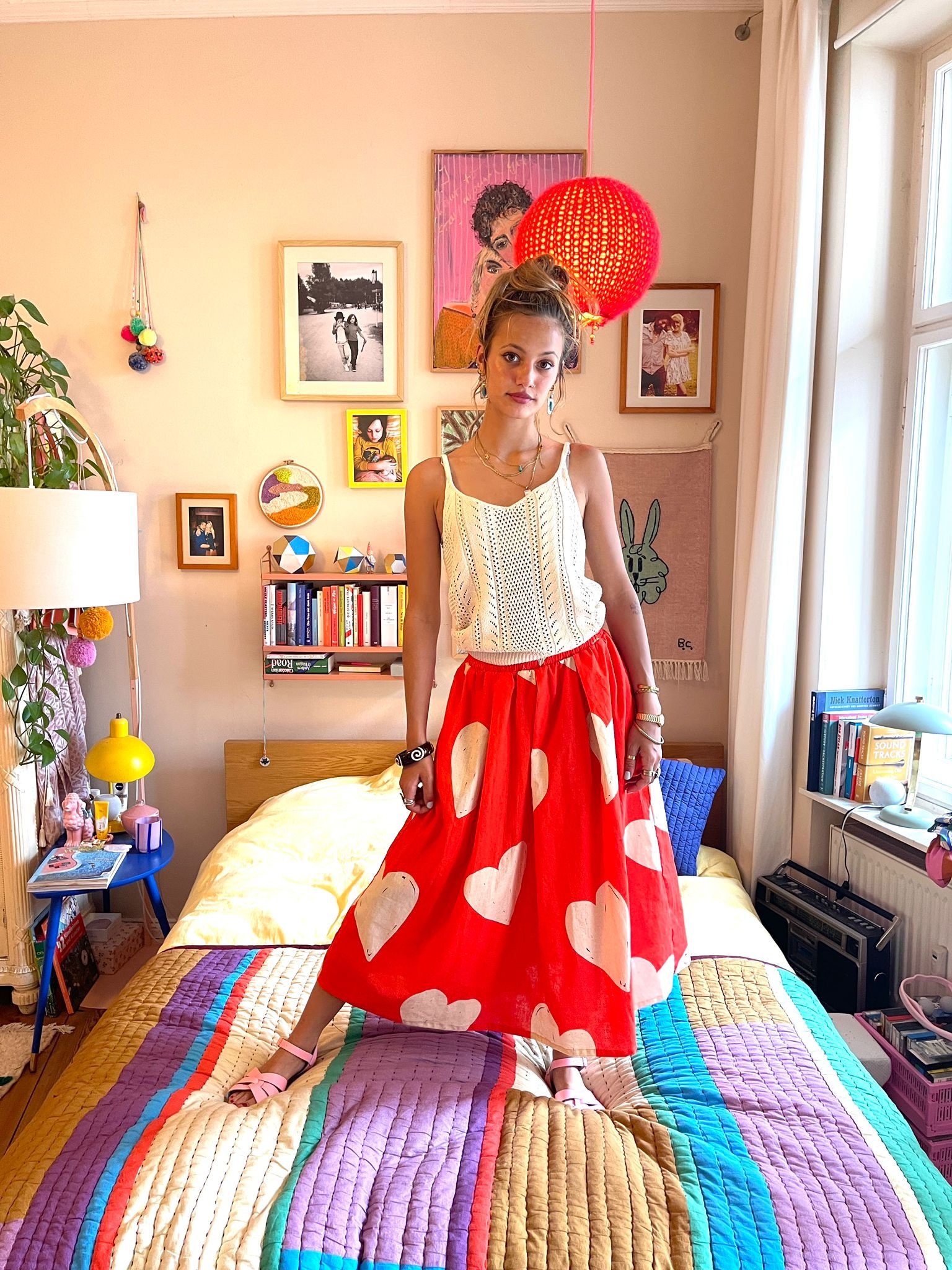 Rock Venice mit Taschen "HUG IT OUT" rot creme