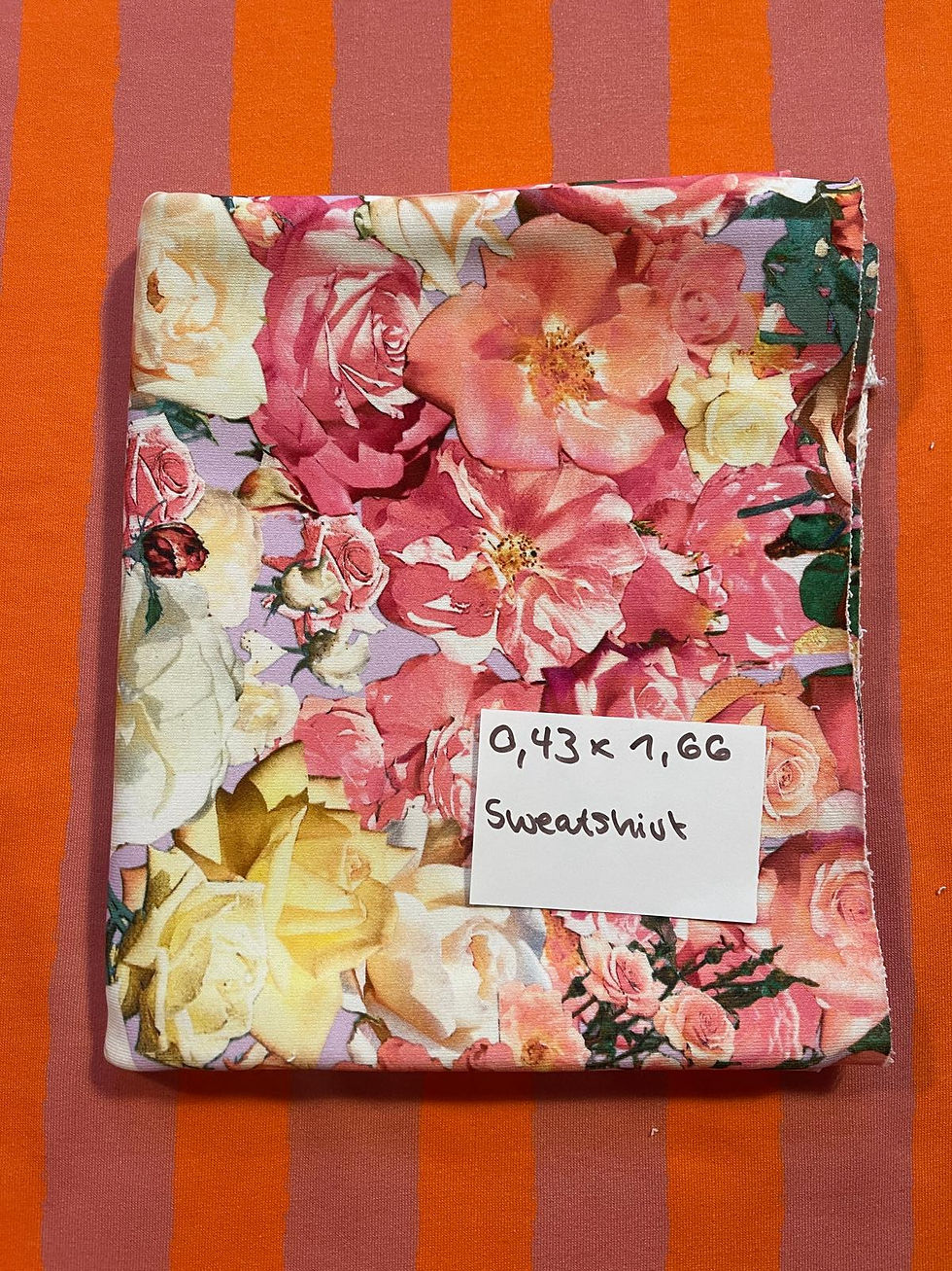 Stoffrest 0.43m x 1.66m Sweatshirt CROCODILE ROSES pastell